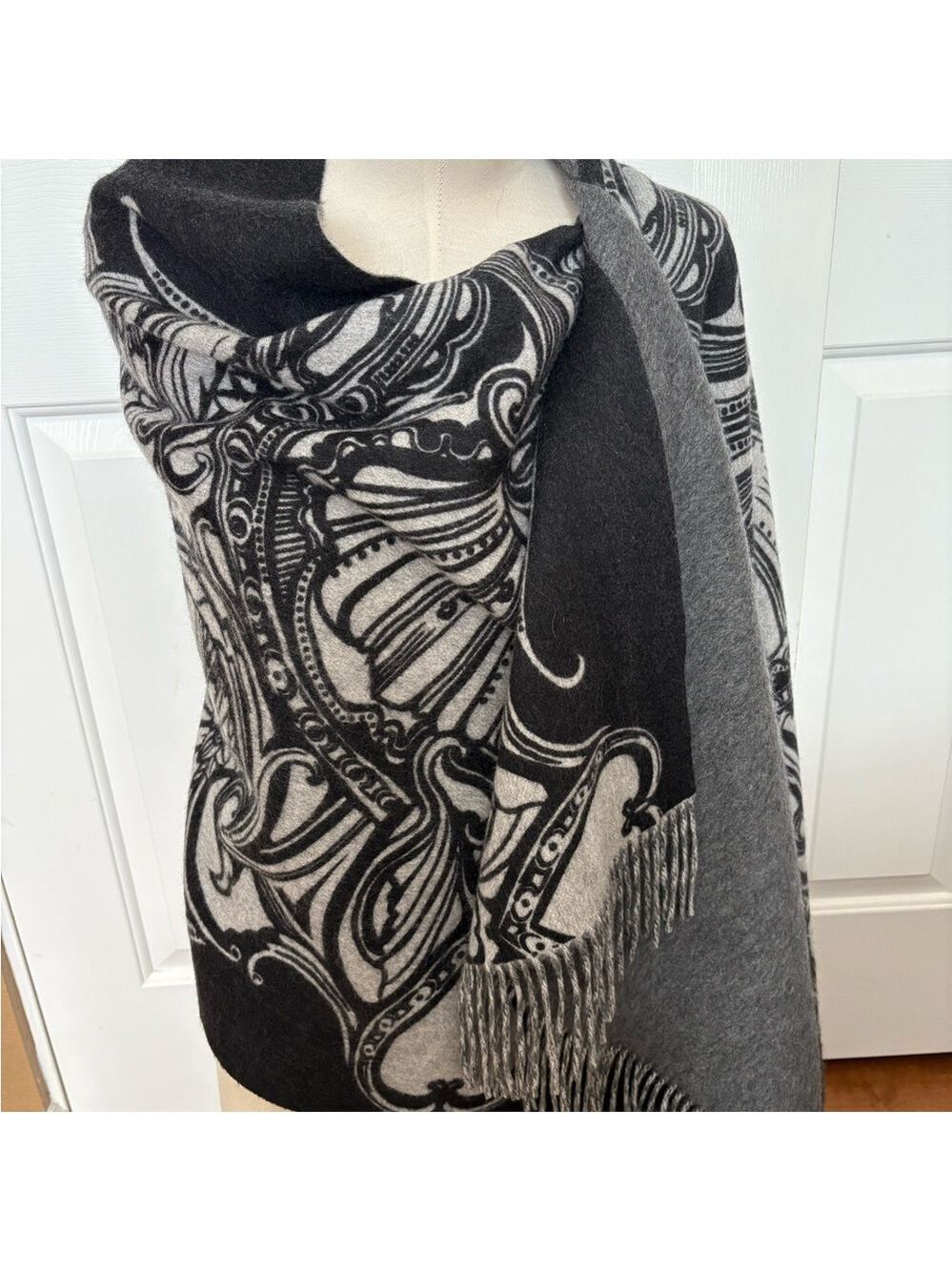 Nordstrom Abstract Large Wool Wrap/Scarf - Picture 2 of 4